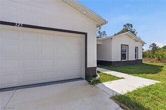 325 Hermosa Ave in Lehigh Acres, FL - Building Photo - Building Photo