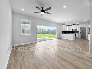320 Horsemint Way in San Marcos, TX - Foto de edificio - Building Photo