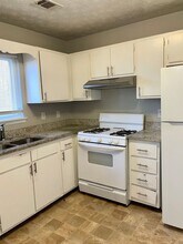 945 Silverwood Dr in Atlanta, GA - Building Photo - Building Photo