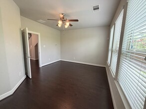 9611 Knights Station Dr in Houston, TX - Building Photo - Building Photo