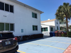 Sunshine Apartments in Miami Beach, FL - Building Photo - Building Photo