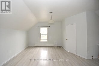 237-237 Nassau St in Oshawa, ON - Building Photo - Building Photo