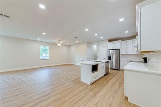 233 N Pine Ave in Oviedo, FL - Building Photo - Building Photo