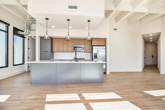 1801 Smith St in Houston, TX - Building Photo - Building Photo