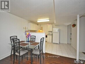 5480 Whitehorn Ave in Mississauga, ON - Building Photo - Building Photo