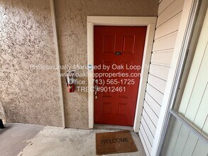 10855 Meadowglen Ln in Houston, TX - Building Photo - Building Photo