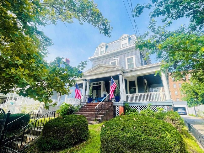 108 Fairview Ave