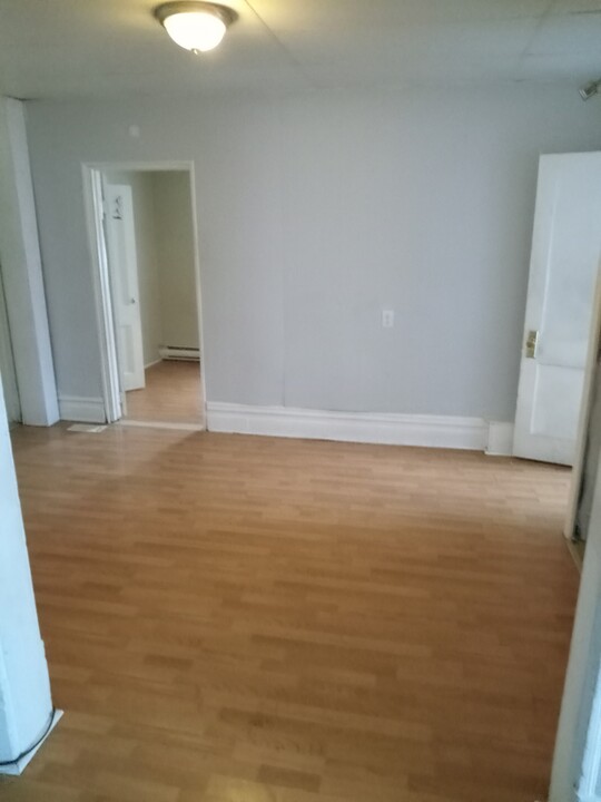 2754 Zephyr Ave in Pittsburgh, PA - Building Photo