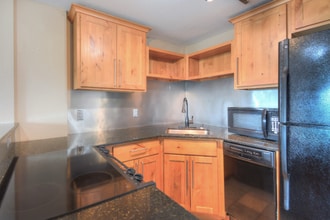 417 E Kiowa St in Colorado Springs, CO - Building Photo - Building Photo