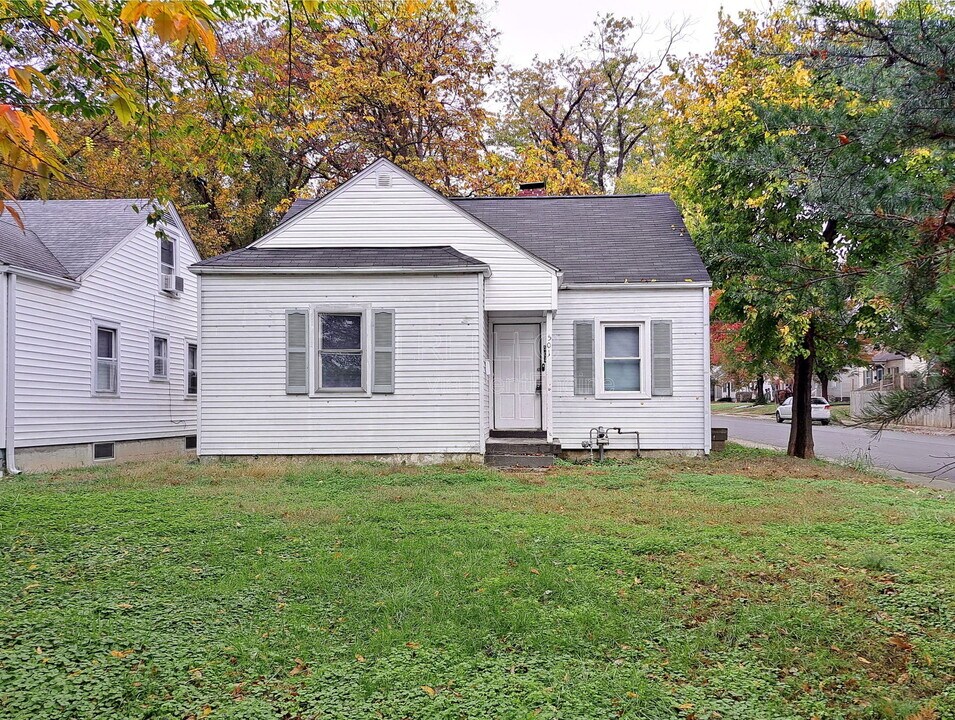 501 Carter Ave in Clarksville, IN - Building Photo