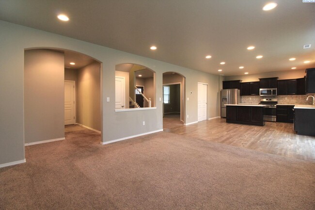 8201 Cariboo Dr in Pasco, WA - Building Photo - Building Photo