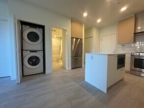 7599 15th St in Burnaby, BC - Building Photo - Building Photo