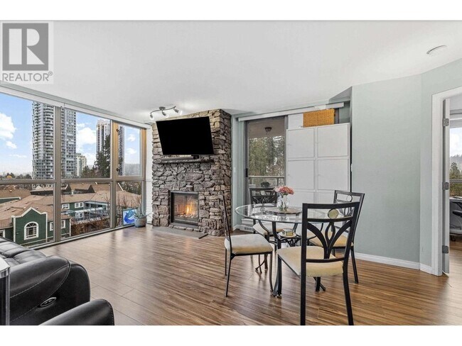 3070-3070 Guildford Wy in Coquitlam, BC - Building Photo - Building Photo