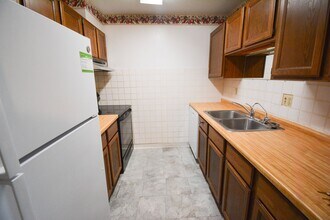 2312 Valleyhigh Dr NW in Rochester, MN - Building Photo - Building Photo