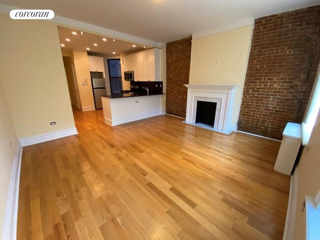 11 1/2 W 84th St