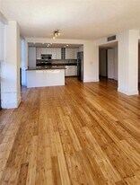 600 NE 36th St, Unit 821 in Miami, FL - Building Photo