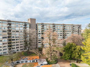 Green Hill Condominiums in Wynnewood, PA - Foto de edificio - Building Photo