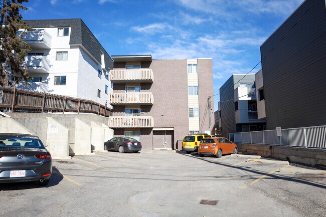 Bridgeland Hillside Apartments in Calgary, AB - Building Photo - Building Photo