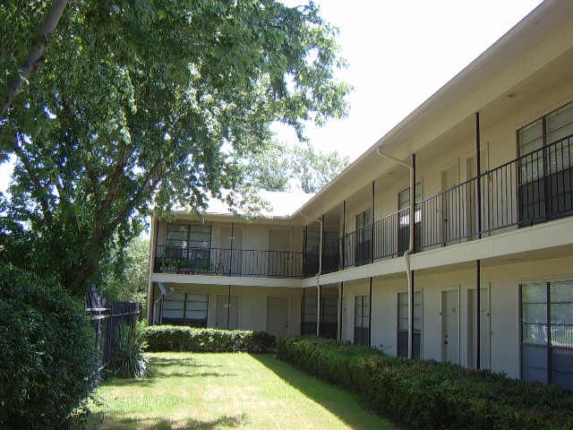 Arlington Central Apartments in Arlington, TX - Building Photo - Building Photo