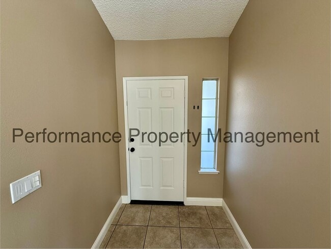 8735 N Cedar Ave in Fresno, CA - Building Photo - Building Photo