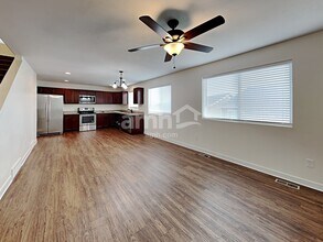 317 W Willow Creek Dr in Saratoga Springs, UT - Foto de edificio - Building Photo