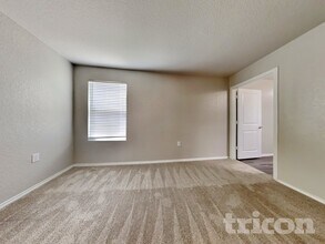 13231 Ashworth Blvd, Unit 2 in San Antonio, TX - Foto de edificio - Building Photo