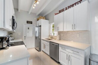 2407 NE 33rd Ave in Fort Lauderdale, FL - Building Photo - Building Photo