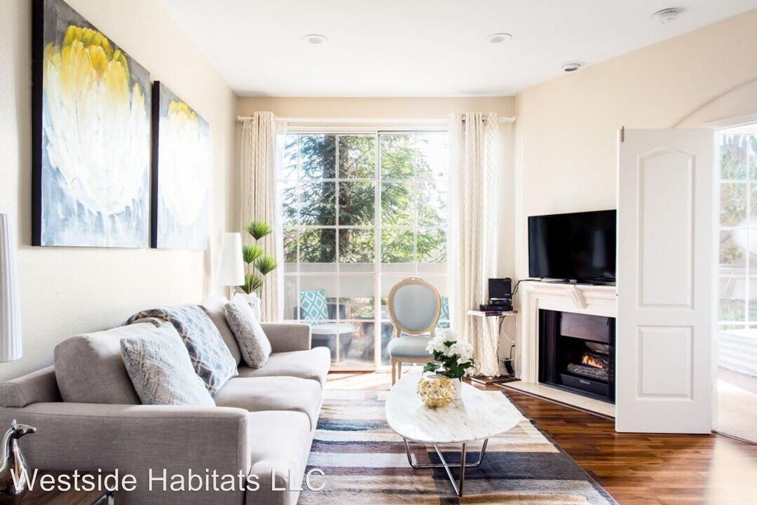 114 N Doheny Dr in West Hollywood, CA - Building Photo