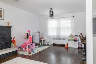 8 Lincoln St in Farmingdale, NY - Building Photo - Building Photo