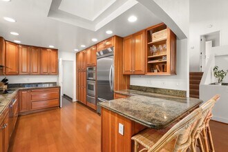 16936 Via De Santa Fe in Rancho Santa Fe, CA - Foto de edificio - Building Photo