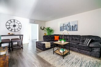 605 Dennison Ave in Columbus, OH - Foto de edificio - Building Photo