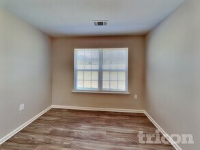 1790 Eastway Dr in Dallas, NC - Foto de edificio - Building Photo