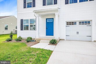 704 Four Seasons Ct in Seaford, DE - Building Photo - Building Photo