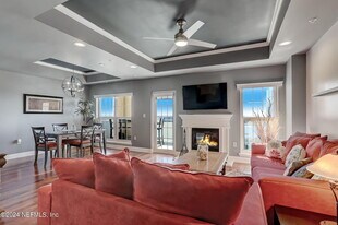 400 E Bay St in Jacksonville, FL - Building Photo