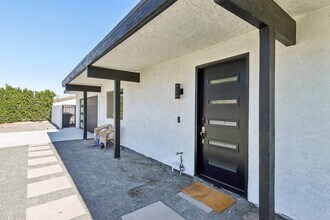 3010 N Chuperosa Rd in Palm Springs, CA - Building Photo - Building Photo