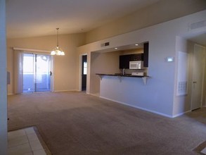 7570 W Flamingo Rd-Unit -N/A in Las Vegas, NV - Building Photo - Building Photo