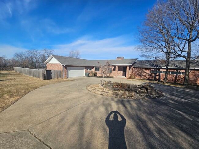 1010 E Rockwood Trail in Fayetteville, AR - Foto de edificio - Building Photo