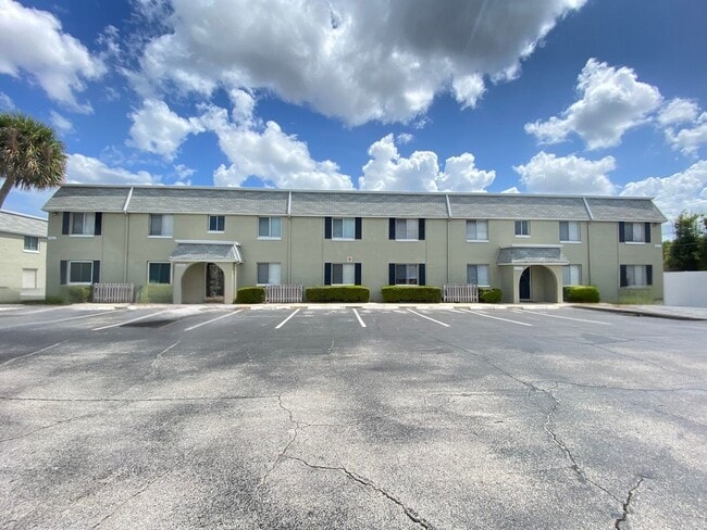 525 Conway Rd in Orlando, FL - Foto de edificio - Building Photo