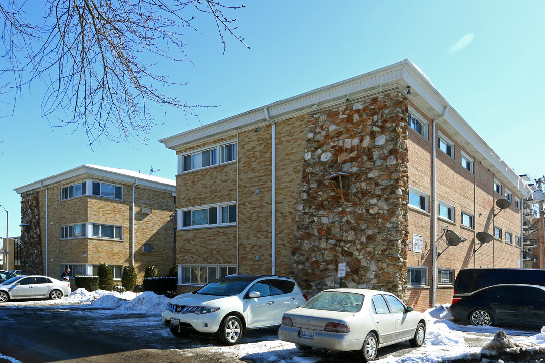 7201 W Wellington Ave in Elmwood Park, IL - Building Photo