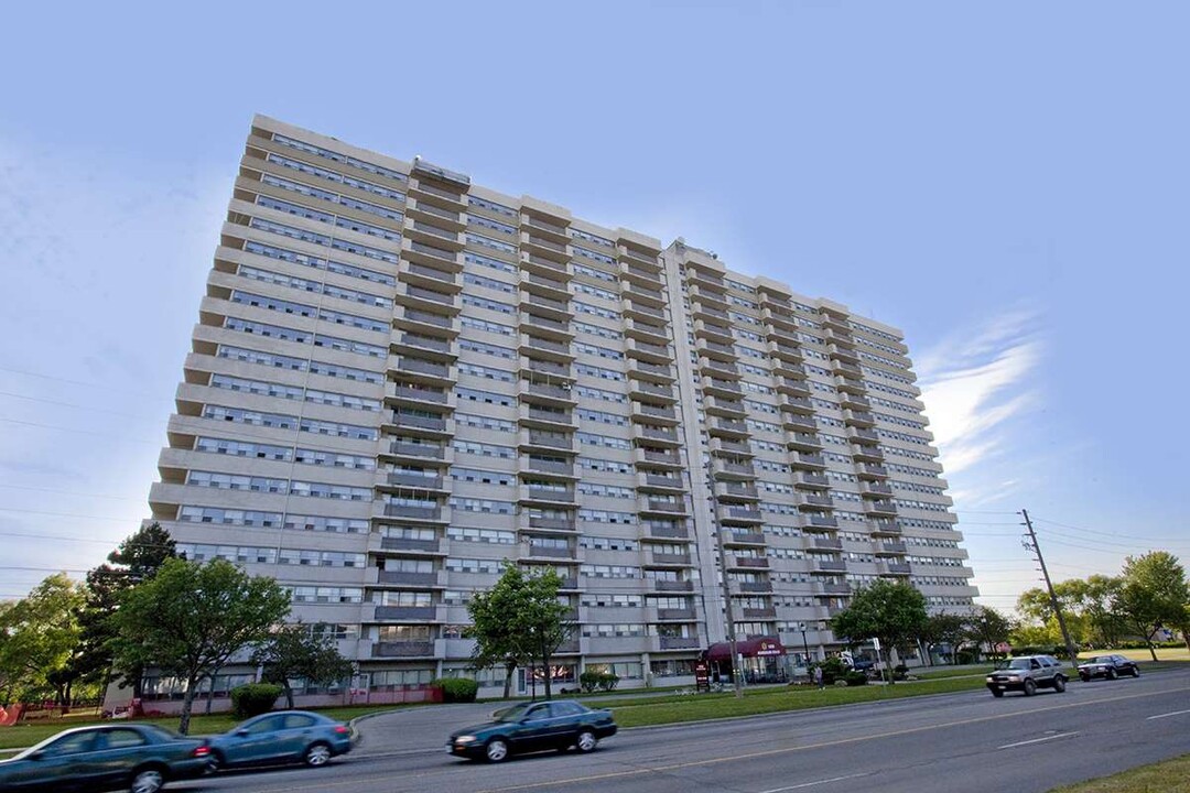 1050 Markham Rd in Toronto, ON - Building Photo