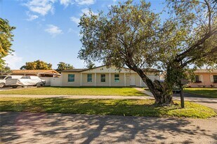 12020 SW 108th St in Miami, FL - Building Photo