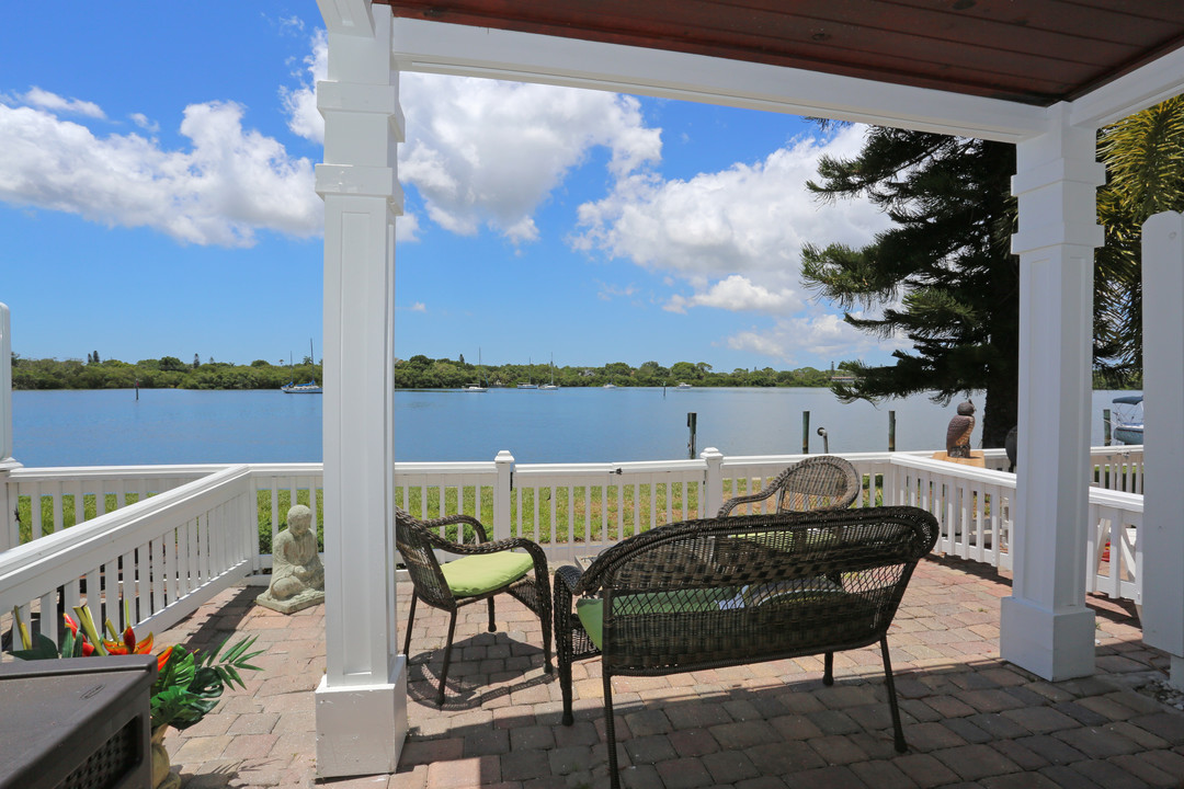 Waterside at Coquina Key in St. Petersburg, FL - Building Photo