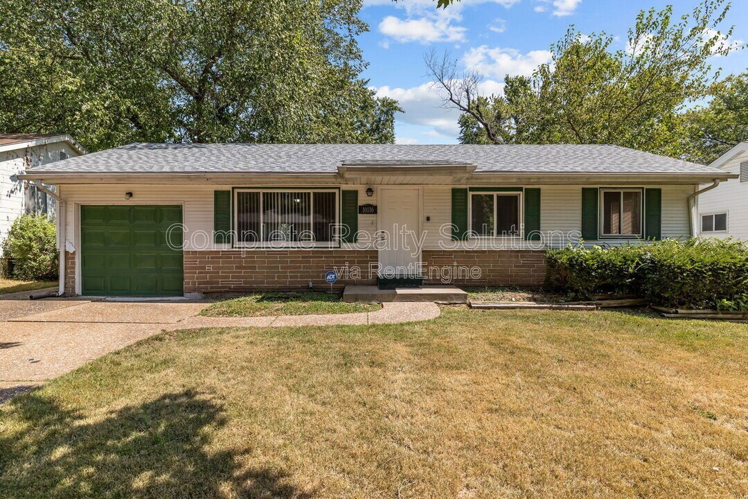 10116 Crown Point Dr in St. Louis, MO - Building Photo