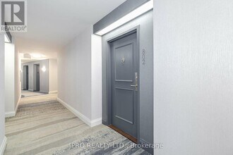 1230-1230 Marlborough Ct in Oakville, ON - Building Photo - Building Photo