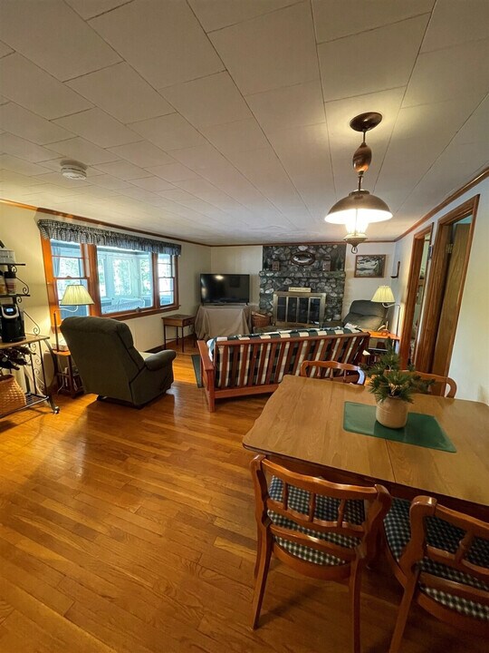 94 Harbor Rd in Naples, ME - Building Photo