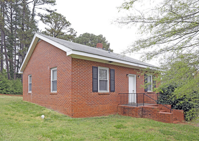 2620-2630 Avent Ferry Rd in Raleigh, NC - Building Photo - Building Photo