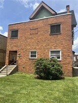 5839 Darlington Rd in Pittsburgh, PA - Building Photo