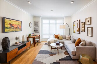 120 Gerry Rd, Unit 304 in Chestnut Hill, MA - Foto de edificio - Building Photo