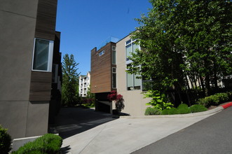 1750 Lake Washington Blvd N in Renton, WA - Foto de edificio - Building Photo