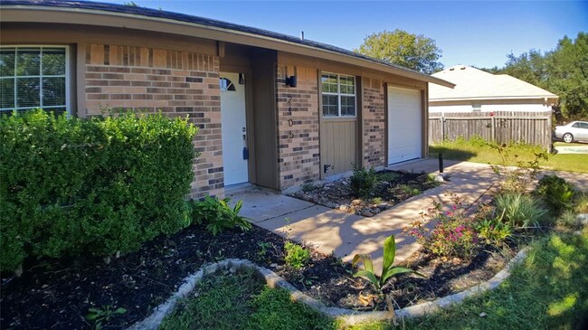 2105 N Cannes Dr in Cedar Park, TX - Foto de edificio - Building Photo